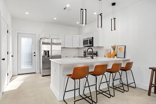 210 Piedmont, San Antonio, TX 78203