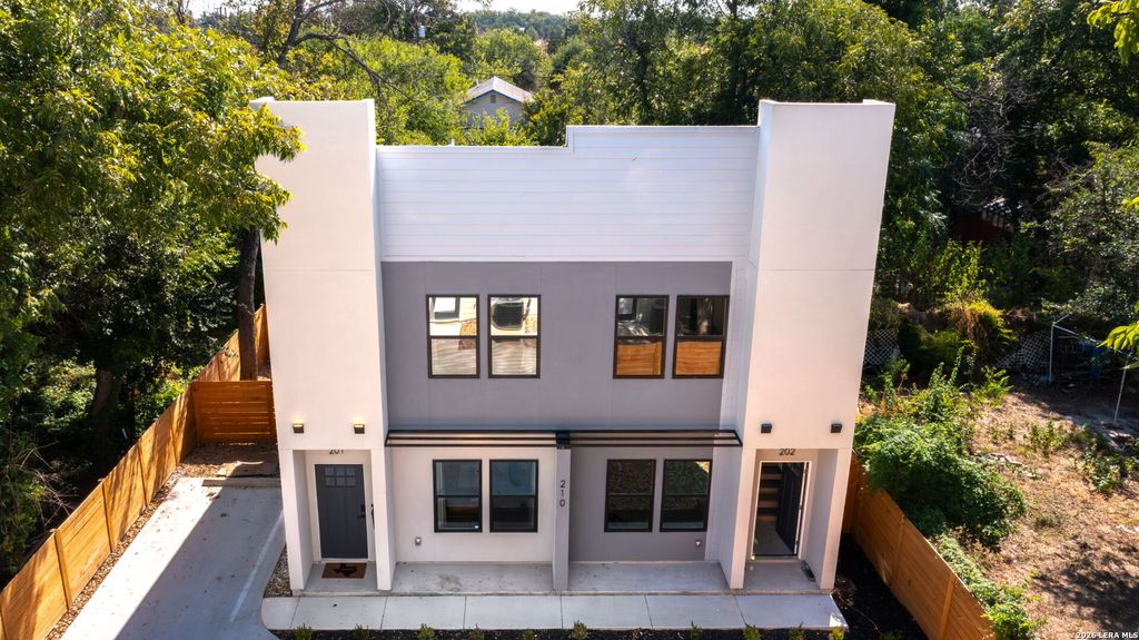 210 Piedmont, San Antonio, TX 78203