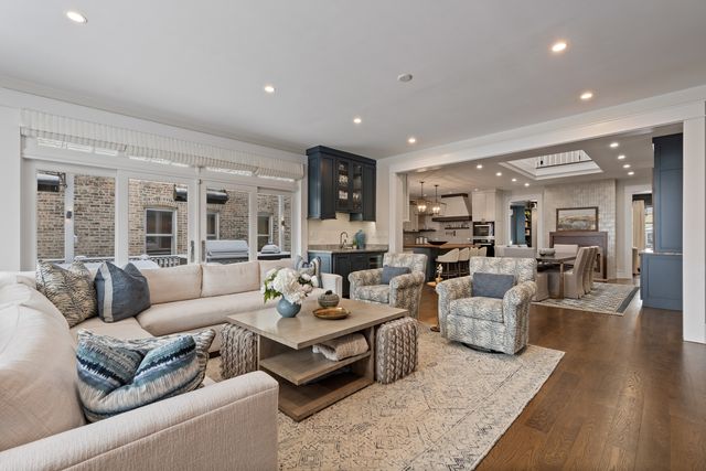 4427 N Hermitage Avenue, Chicago, IL 60640