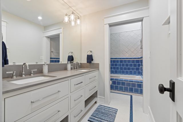 4427 N Hermitage Avenue, Chicago, IL 60640