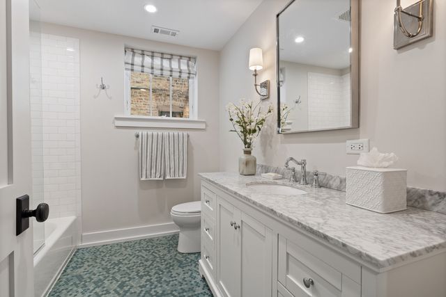 4427 N Hermitage Avenue, Chicago, IL 60640