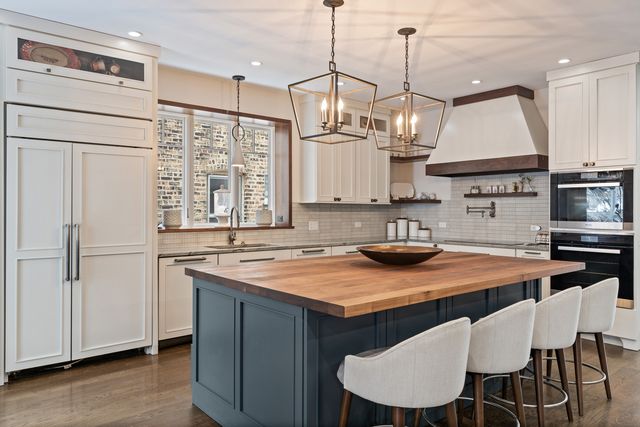 4427 N Hermitage Avenue, Chicago, IL 60640