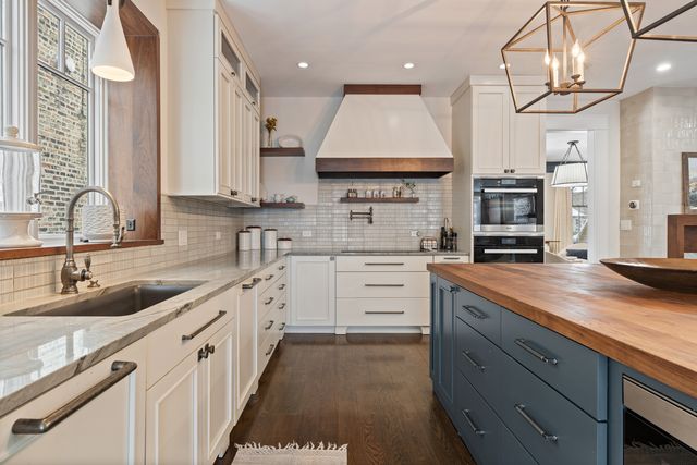 4427 N Hermitage Avenue, Chicago, IL 60640