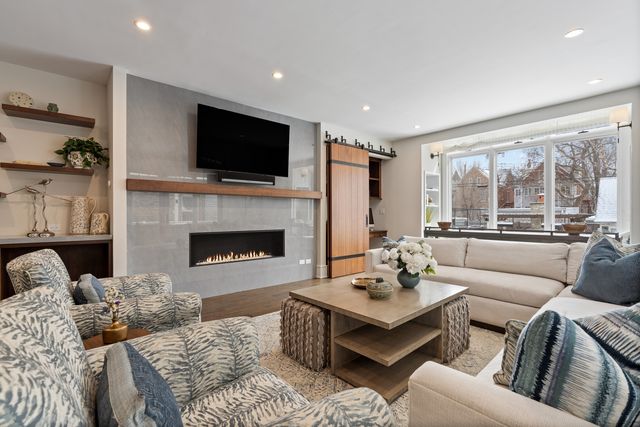 4427 N Hermitage Avenue, Chicago, IL 60640