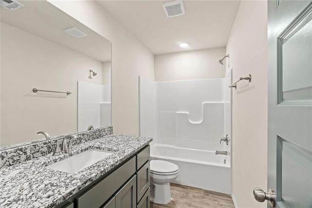 4632 Lincoln Landing, Harrah, OK 73045