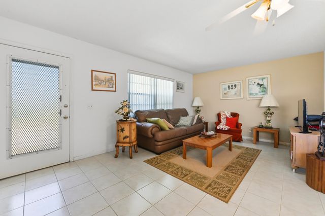 1 Burgundy A, Delray Beach, FL 33484