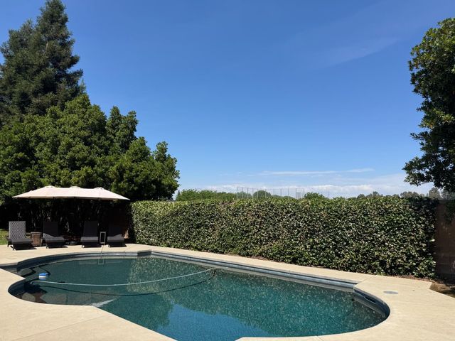 1613 N Dewitt Avenue, Clovis, CA 93619