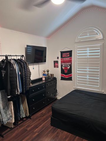 1613 N Dewitt Avenue, Clovis, CA 93619