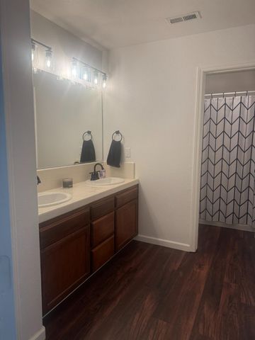 1613 N Dewitt Avenue, Clovis, CA 93619