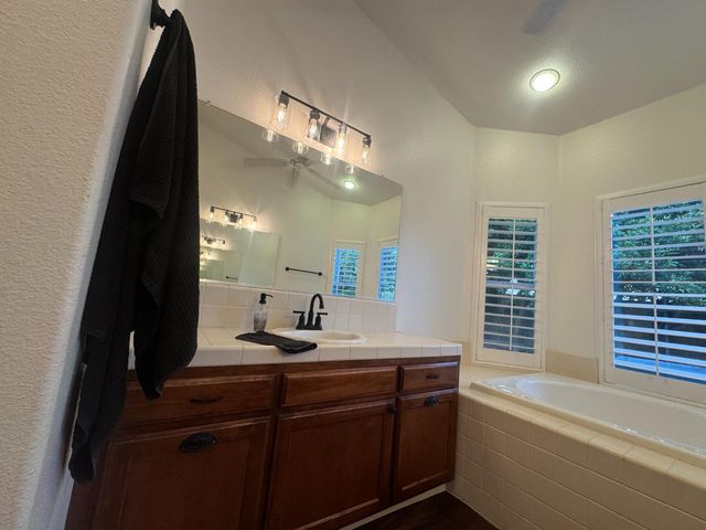 1613 N Dewitt Avenue, Clovis, CA 93619
