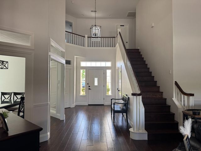 1613 N Dewitt Avenue, Clovis, CA 93619