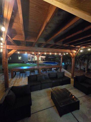 1613 N Dewitt Avenue, Clovis, CA 93619