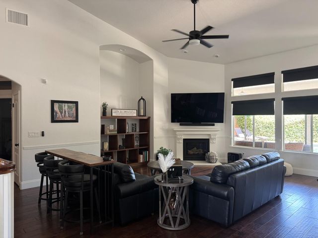1613 N Dewitt Avenue, Clovis, CA 93619