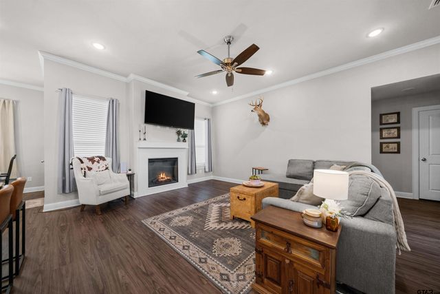 409 Meadow Lane, Chandler, TX 75758
