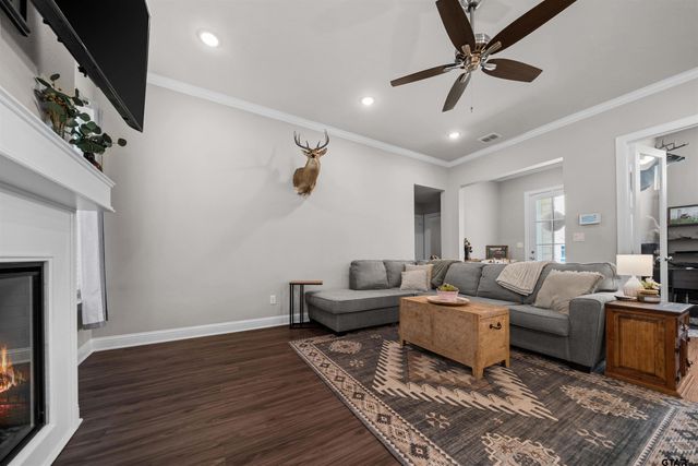 409 Meadow Lane, Chandler, TX 75758