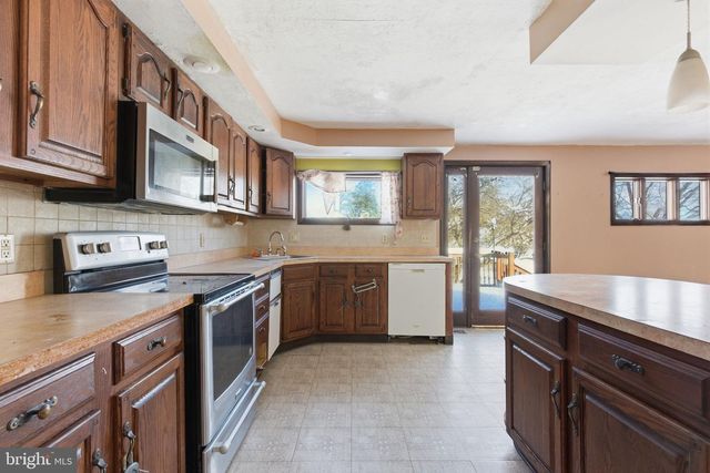 1057 BRIDGE RD, Bensalem, PA 19020