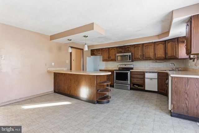 1057 BRIDGE RD, Bensalem, PA 19020