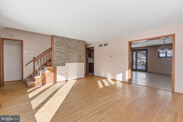 1057 BRIDGE RD, Bensalem, PA 19020