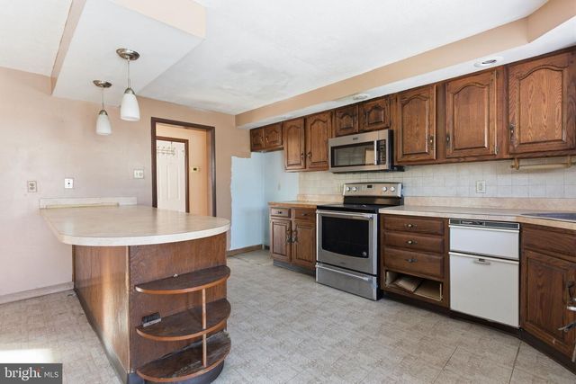 1057 BRIDGE RD, Bensalem, PA 19020