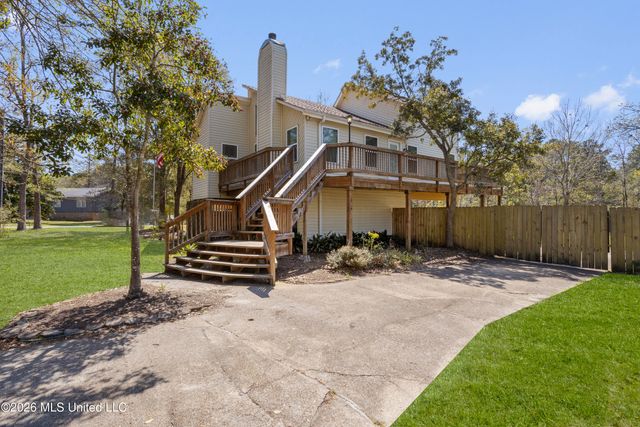 9021 W Simmons Circle, Ocean Springs, MS 39564