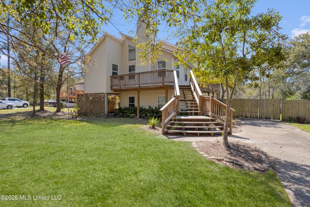 9021 W Simmons Circle, Ocean Springs, MS 39564