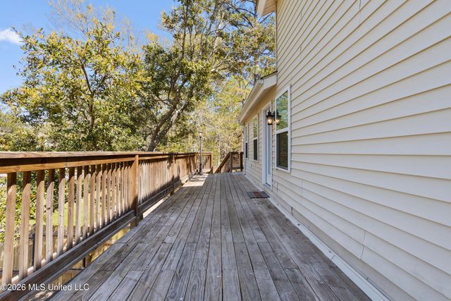 9021 W Simmons Circle, Ocean Springs, MS 39564
