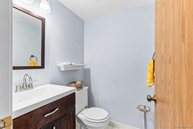 7109 Colonial Oaks Drive, Waterford, MI 48327