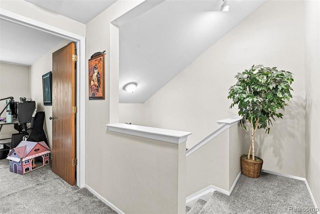 7109 Colonial Oaks Drive, Waterford, MI 48327