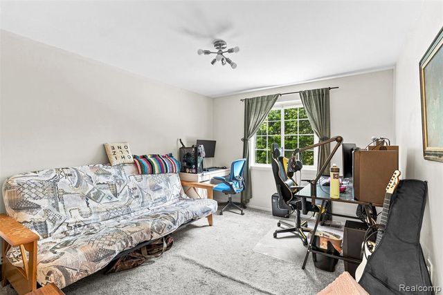 7109 Colonial Oaks Drive, Waterford, MI 48327