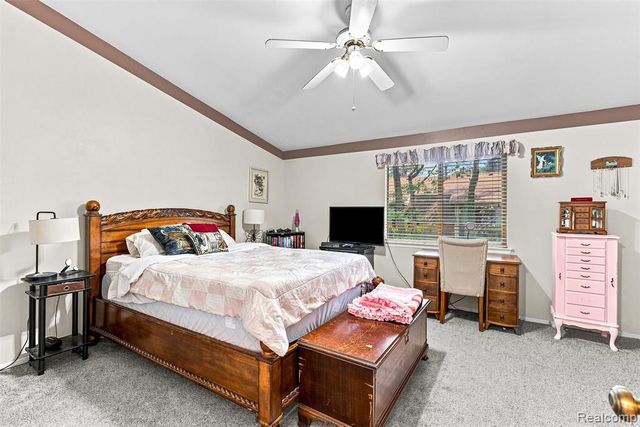 7109 Colonial Oaks Drive, Waterford, MI 48327