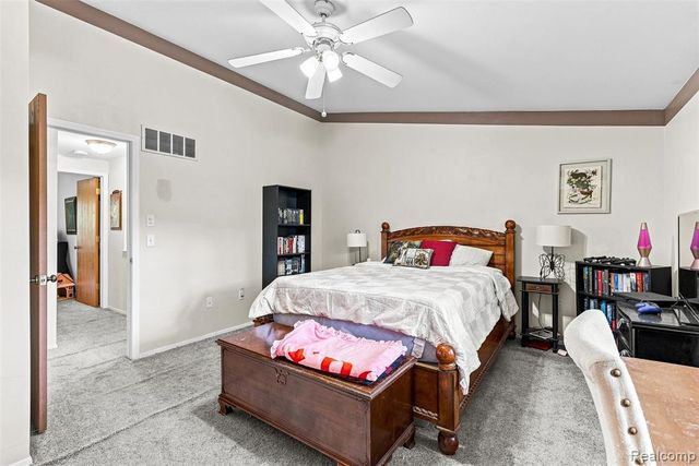 7109 Colonial Oaks Drive, Waterford, MI 48327