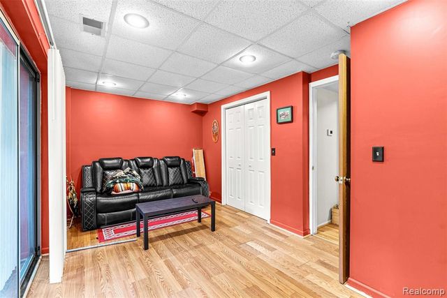7109 Colonial Oaks Drive, Waterford, MI 48327