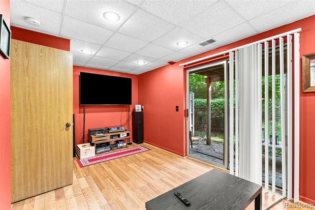 7109 Colonial Oaks Drive, Waterford, MI 48327