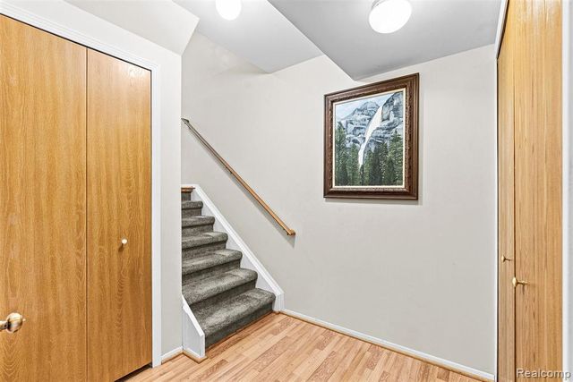 7109 Colonial Oaks Drive, Waterford, MI 48327