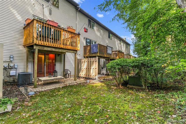 7109 Colonial Oaks Drive, Waterford, MI 48327