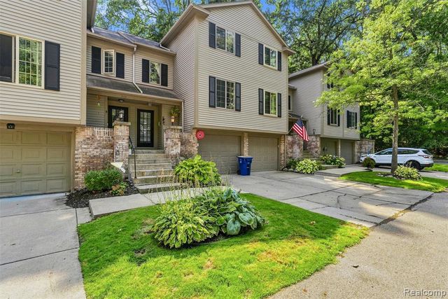 7109 Colonial Oaks Drive, Waterford, MI 48327