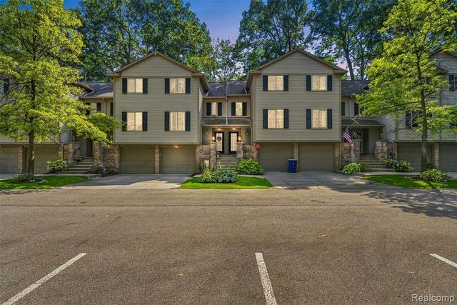 7109 Colonial Oaks Drive, Waterford, MI 48327