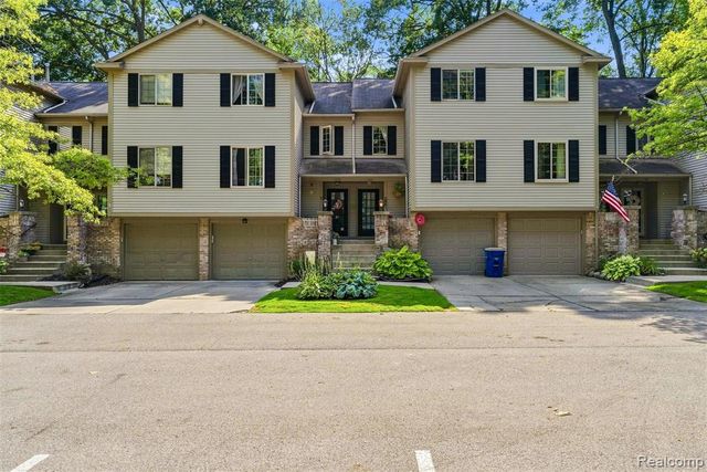 7109 Colonial Oaks Drive, Waterford, MI 48327