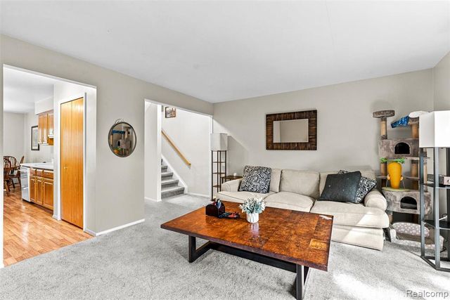 7109 Colonial Oaks Drive, Waterford, MI 48327