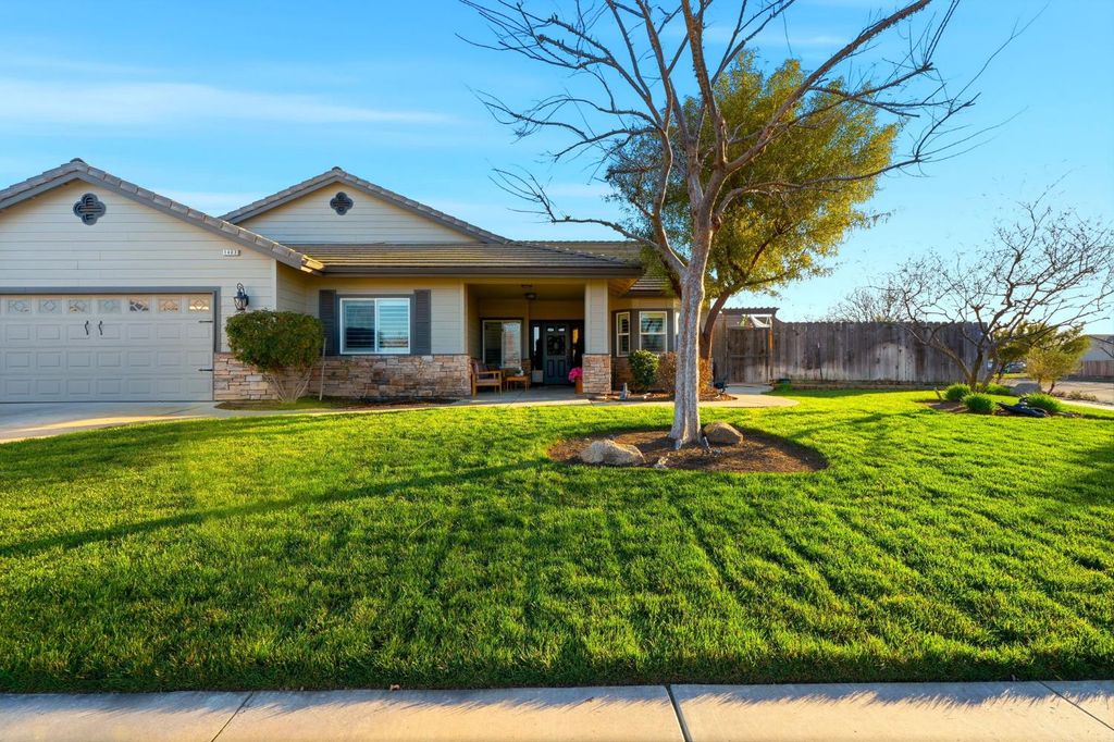 Image 1 of property listing at 1483 Atlantic Avenue, Lemoore, CA 93245