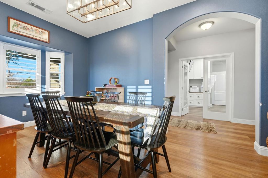 Image 10 of property listing at 1483 Atlantic Avenue, Lemoore, CA 93245