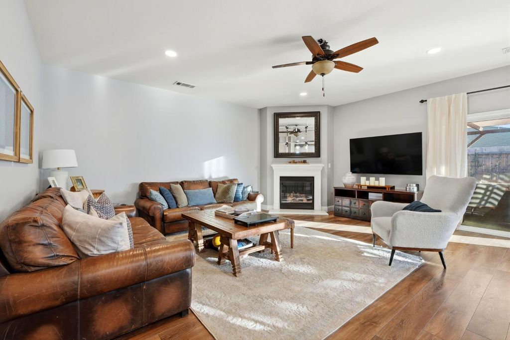 Image 16 of property listing at 1483 Atlantic Avenue, Lemoore, CA 93245