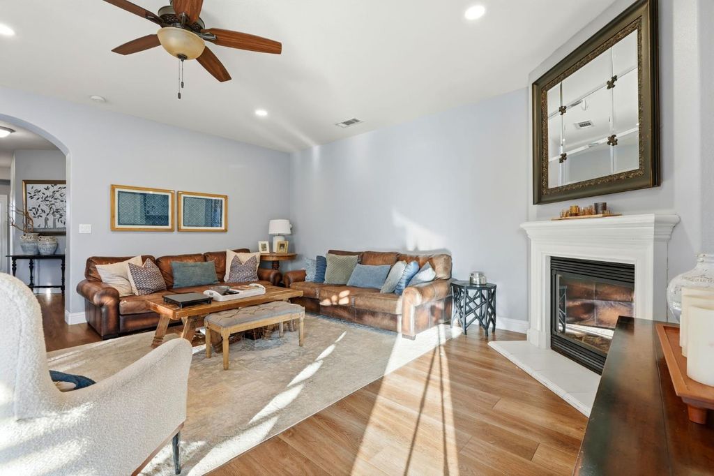 Image 17 of property listing at 1483 Atlantic Avenue, Lemoore, CA 93245