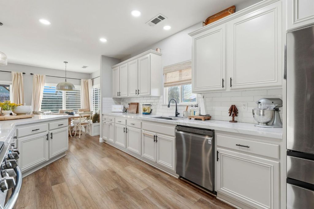 Image 24 of property listing at 1483 Atlantic Avenue, Lemoore, CA 93245