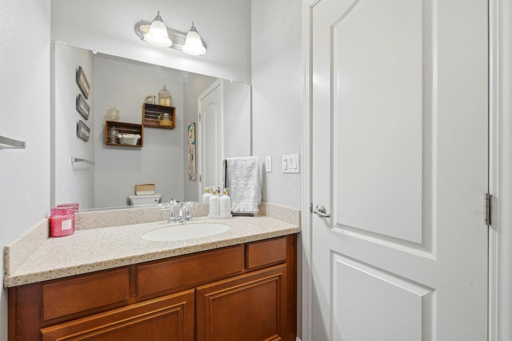 Image 29 of property listing at 1483 Atlantic Avenue, Lemoore, CA 93245