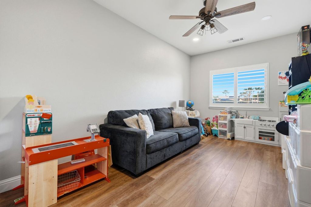 Image 31 of property listing at 1483 Atlantic Avenue, Lemoore, CA 93245