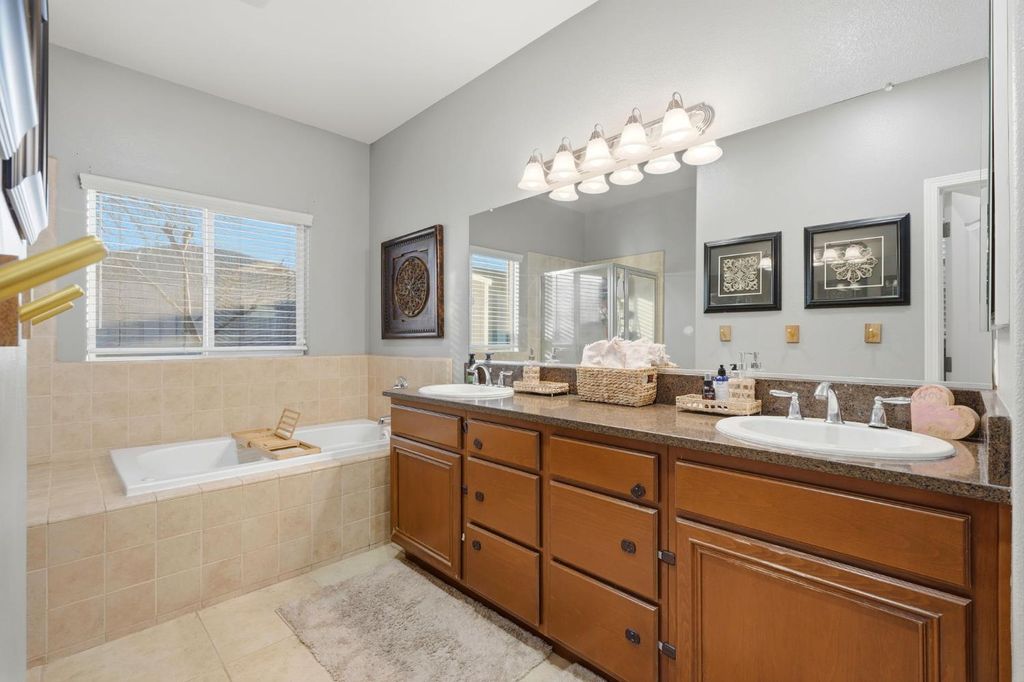 Image 43 of property listing at 1483 Atlantic Avenue, Lemoore, CA 93245