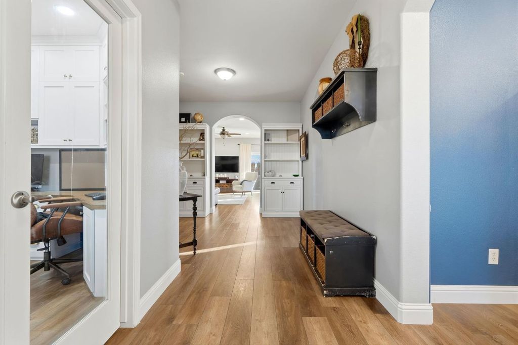 Image 7 of property listing at 1483 Atlantic Avenue, Lemoore, CA 93245