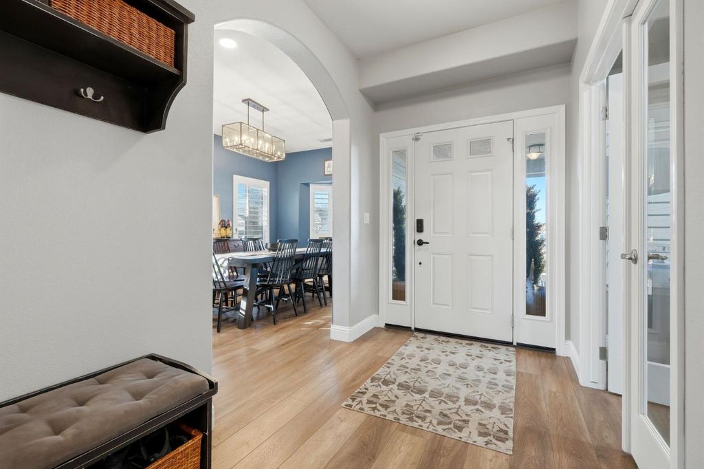 Image 8 of property listing at 1483 Atlantic Avenue, Lemoore, CA 93245