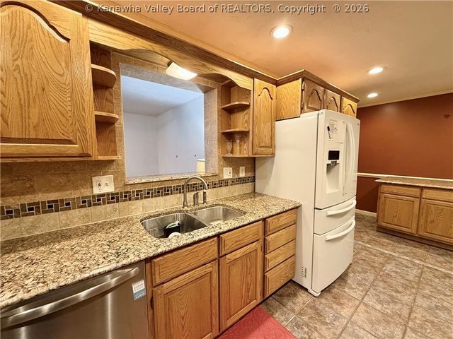 194 Shawnee Estates, Winfield, WV 25213